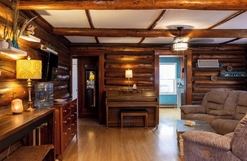 Gunnison Cabin | Rooted Inn Gunnison Colorado close to WCU and Crested Butte Mountain Resort