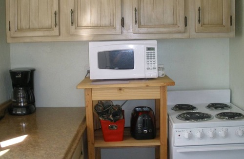 Montrose Cottage | Rose Haven Cottage is a small comfortable home centrally located in Montrose.