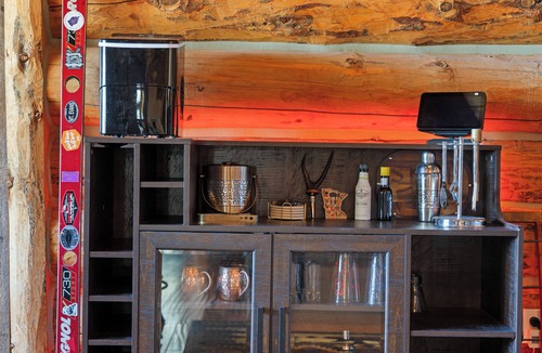 Vernal House | Rustic-Luxury Mountain Retreat Close to Montrose, Ouray, and Telluride