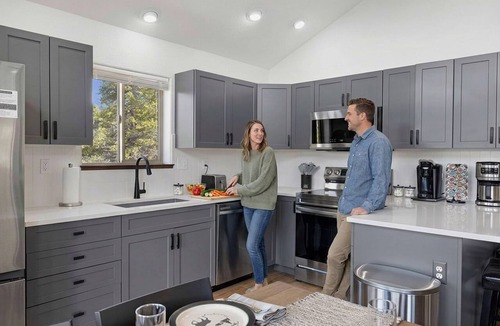 Valley of the Sun Cabin | Sauna Hot tub 2 King Beds Game Room Mtn views Close to Breck Pet friendly