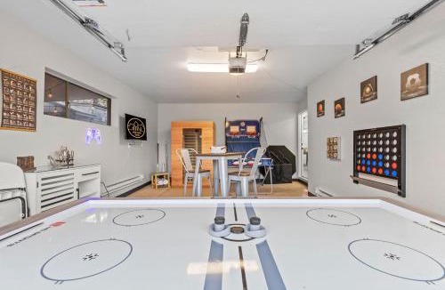 Arvada Plaza Area House | Sauna Hot Tub Family Friendly & Game Room