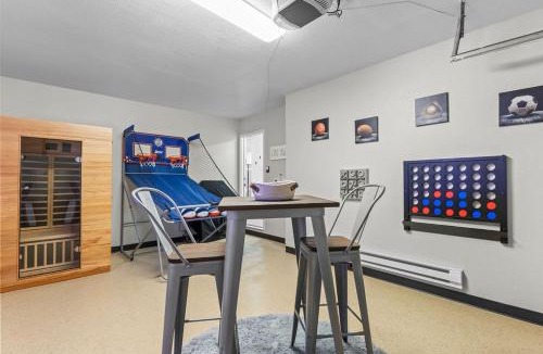 Arvada Plaza Area House | Sauna Hot Tub Family Friendly & Game Room