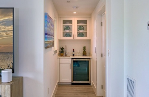 Historic Seaport House | *SEAPORT SENSATION @ OLD TOWN* Condo & Pool + Last Key White Glove Service.