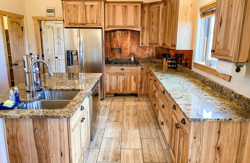 Hartsel Cabin | Seasonal Creek on 8 Wooded Acres - 5BR, Mtn Views, Wildlife, Big-Group Retreat