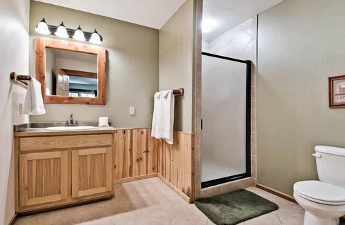 Sylvan Shores Cabin | Secluded Forest Cabin! WIfi Jacuzzi fireplace