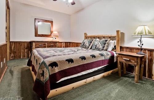 Sylvan Shores Cabin | Secluded Forest Cabin! WIfi Jacuzzi fireplace