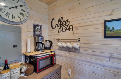 Stagetop Cabin | Secluded Jefferson Cabin w/Deck + Mountain Views!