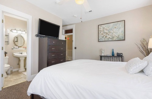 Downtown Branson Hotel | Serendipity Room | Adults-Only Historic Hotel Room in Downtown Branson