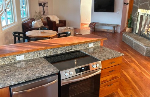 Missouri Heights Apartment | Serene 2-bedroom apartment with WiFi in Carbondale 10 min from Whole foods Veiws