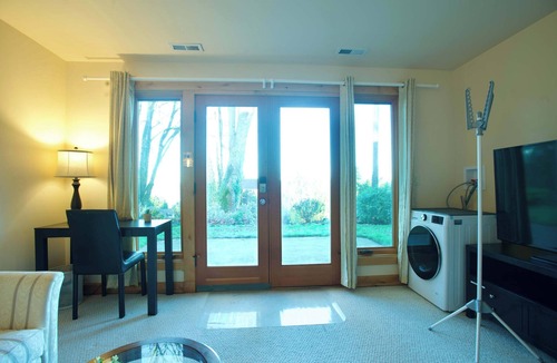 Mercer Island House | Serene King Suite Retreat on Quiet Mercer Island