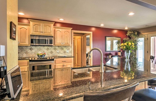 Cleora House | Serene Lakefront Retreat w/Dock in Duck Creek!