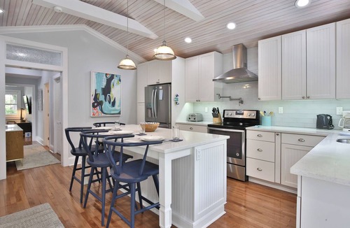 Meadows House | Shady Palms | Historic Charm Private Pool & Effortless Island Style 2BD/2.5BA