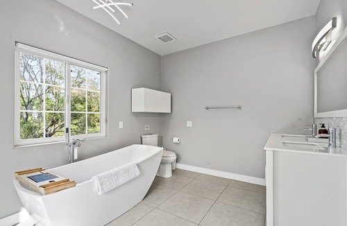 Sherman Oaks House | Sherman Oaks 5BR | Valley Views + Fireplace | C&C