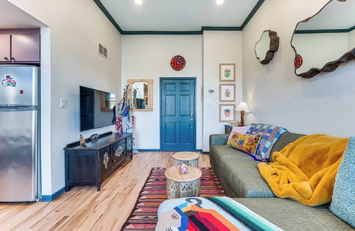 Golden Condo | Shop, Dine, Unwind! Couples Retreat in Dtwn Golden