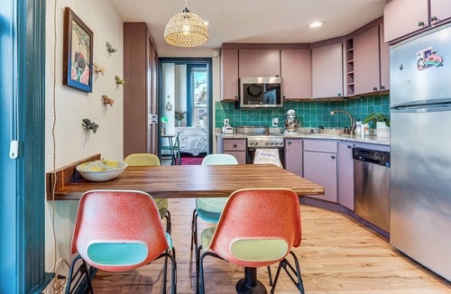 Golden Apartment | Shop, Dine, Unwind! Couples Retreat in Dtwn Golden