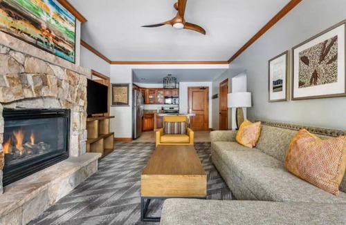 Peak 9 Hotel | Ski Getaway in a 2 bed 2 bath, walking distance from lifts and downtown!