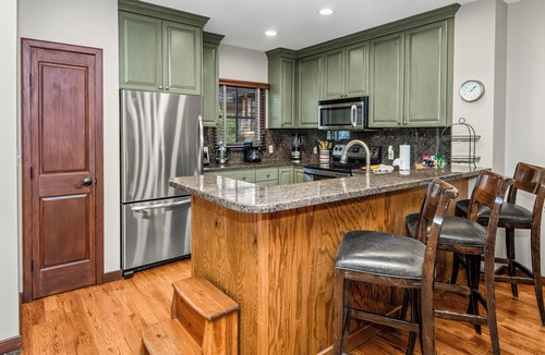 Highlands Townhomes Condo | Ski-In and Out Your Doorstep! Pool/Hot Tub, Great Village Access