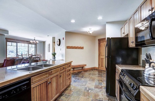 Christie Heights Condo | Ski-In, Gondola-Out Mountain Thunder 2BR Condo on Skyway Skiway