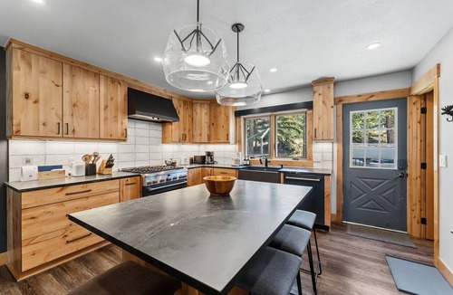 Warrior's Mark West Condo | Ski-In/Out Townhome w/Hot Tub & Lovely Mtn Views!