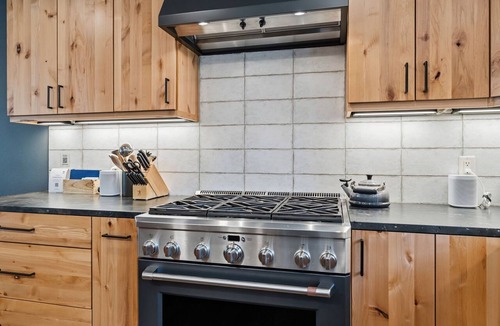 Warrior's Mark West Condo | Ski-In/Out Townhome w/Hot Tub & Lovely Mtn Views!