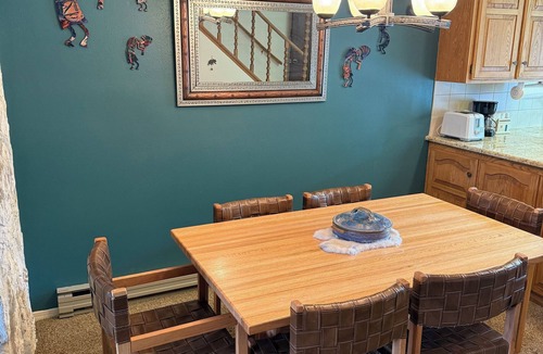 Red River House | Ski-In/Ski-Out, 2 Units, sleeps 17, Steps to Lifts, Large Families & Groups