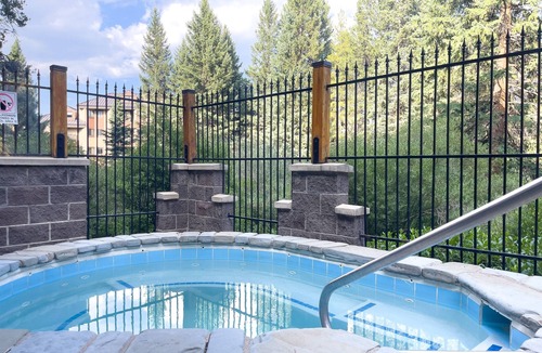 Peak 9 Condo | Ski In - Ski Out. Perfect Location. Hot Tub. Pool.