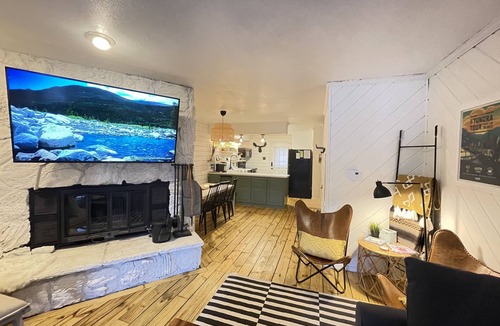 Red River House | Ski-in/Ski-Out, Steps to Lifts, 1 Block to Downtown, Updated & Clean