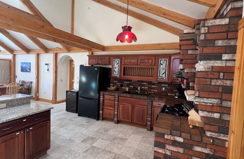 Carrabassett Valley Ski Chalet | Ski In to this 5 bedroom, dog friendly West Mountain Home!