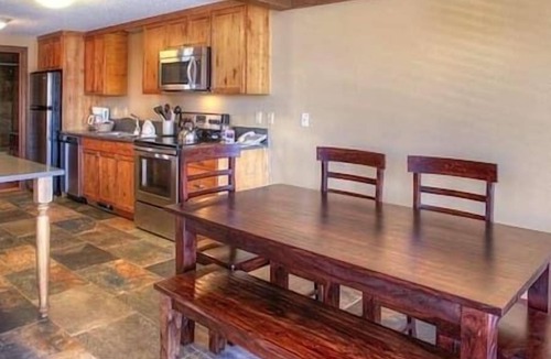 Baldy Mountain Resort | Sleeps 10 | Lux Resort | Concierge | Fireplace