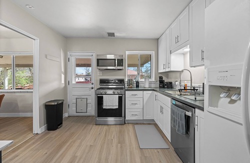 Jewell Heights - Hoffman Heights House | Sleeps 12 · Game Room · Foosball · Yard BBQ · 3BR Near Anschutz & Denver