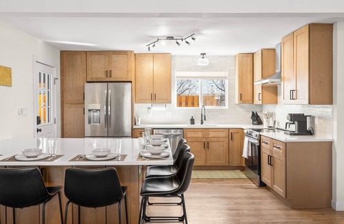 Northwest Arvada House | Sleeps 15-Putting Green-Hot Tub-Theater-Arcade-Near Boulder/Red Rocks