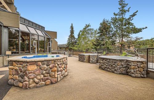 Peak 9 Apartment | Slope-side Studio Dog Friendly Full Kitchen