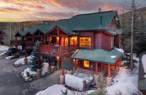 Old Town House | Slopeside Chalet 106 I Hot Tub I Great Views I Bunk Room I Discounted Attractions