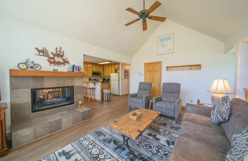 Mountain House House | Snake River Retreat | Updated/Balcony/Summer Fun