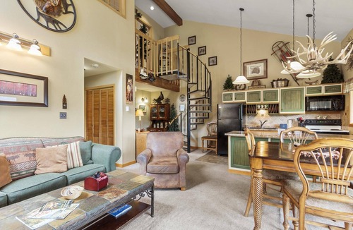 Four O'Clock House | Snowflake Condo | Ski-Out to Chairlift