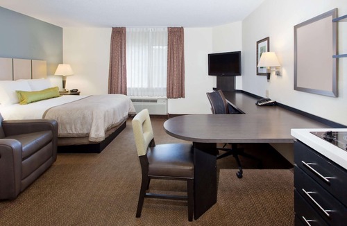 Golden Hotel | Sonesta Simply Suites Denver West Federal Center