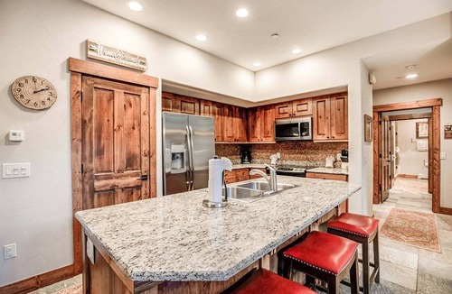 Christie Heights House | Spacious 2BR luxury Thunder townhome - ski-in, walk to gondola and Main Street