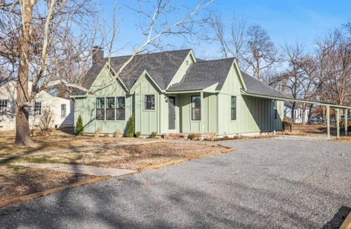Pryor House | Spacious 3-bedroom house close to Mid-America Industrial Park