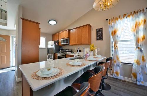 Montbello House | Spacious 3-bedroom townhome in gorgeous Denver, 10mls away to Denver Airport