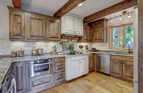 Blue River House | Spacious 3-Story Breck Mountain Home - Pet-Friendly, Peak 10 Views & Hot Tub