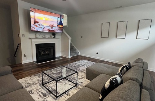 Downtown House | Spacious 3BD townhouse near Hampton waterfront