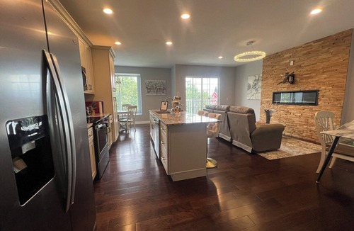 Lakewood House | Spacious 4-bedroom 3-bath townhome in Lakewood with Mountain Views