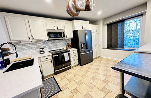 Parker House | Spacious 4-bedroom family-friendly house with Sauna, Hot Tub, and Gym
