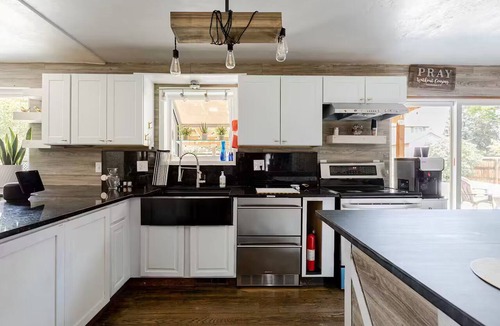 Thornton House | Spacious 4-bedroom house in welcoming Thornton, Cozy for families to relax.