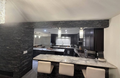 Aurora House | Spacious 4-bedroom house in charming Aurora with AC