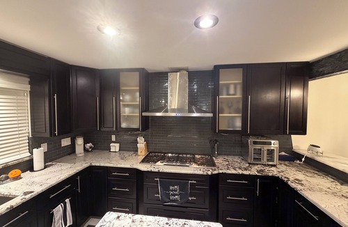 Aurora House | Spacious 4-bedroom house in charming Aurora with AC