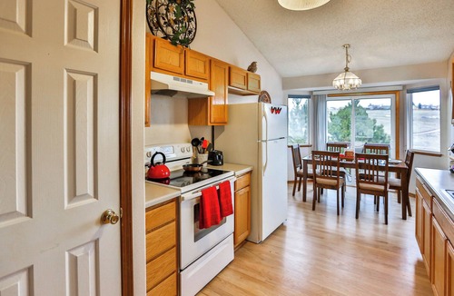 Northeast Colorado Springs House | Spacious 5-bedroom house with WiFi, AC in enchanting Colorado Springs