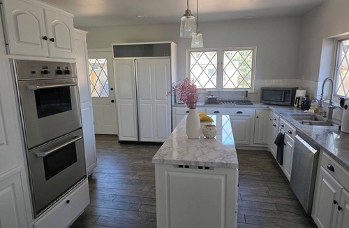 Broadmoor House | Spacious 5-bedroom house in Colorado Springs