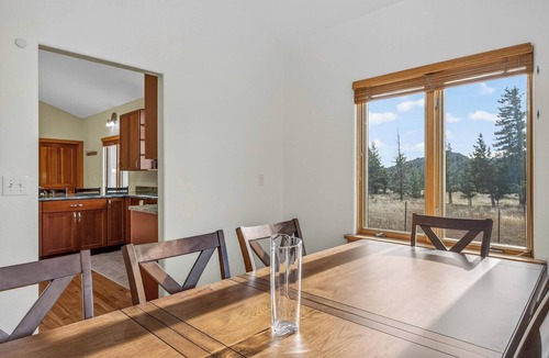 Sugarloaf House | Spacious 5-bedroom house in charming Boulder with AC and fitness room