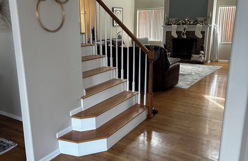Aurora House | Spacious 5-bedroom house in enchanting Aurora with AC, WiFi